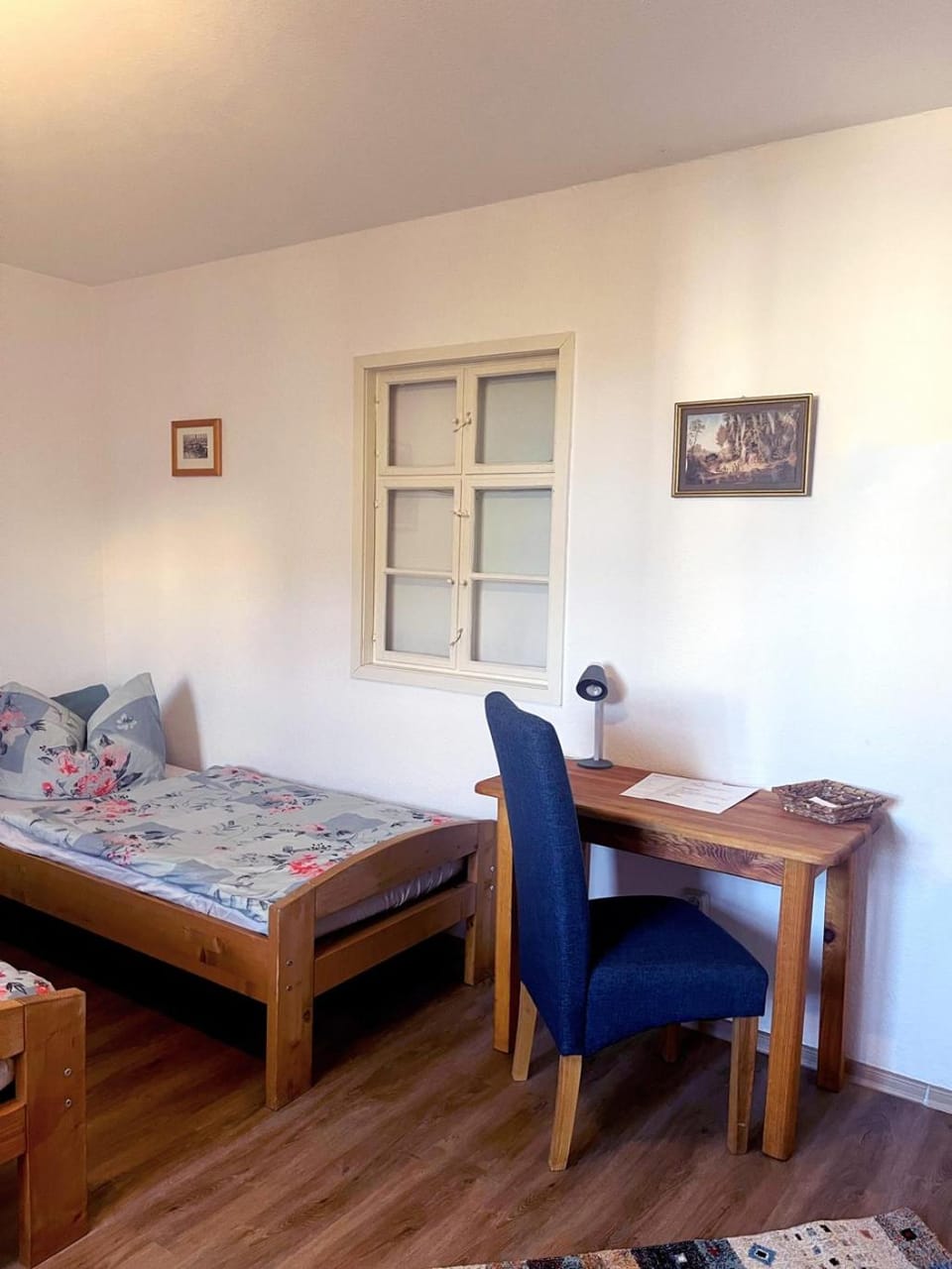 Photo of the whole room, Seating area, Bedroom