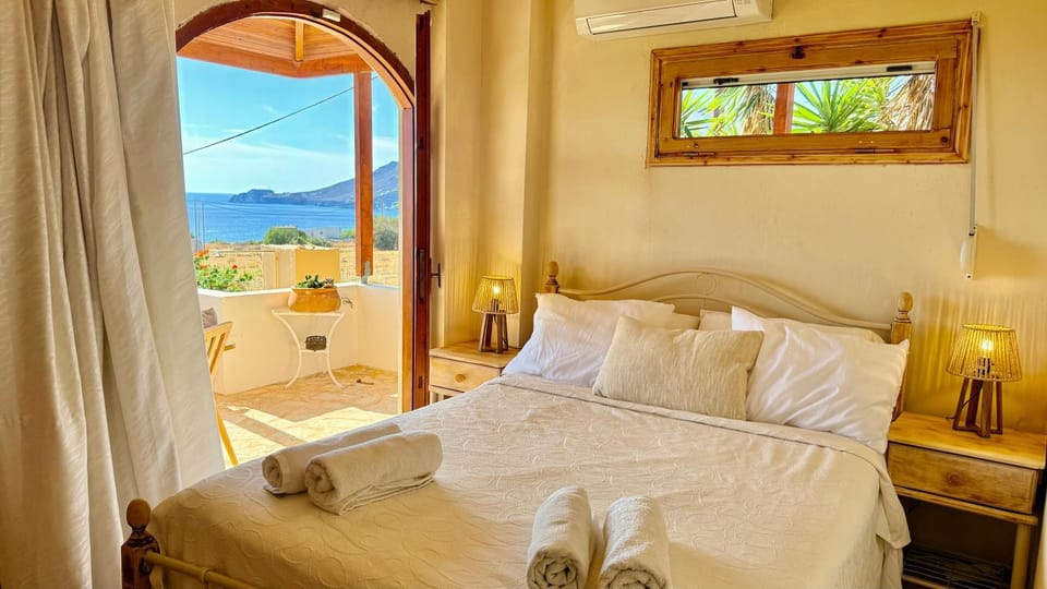 Bed, Bedroom, Sea view