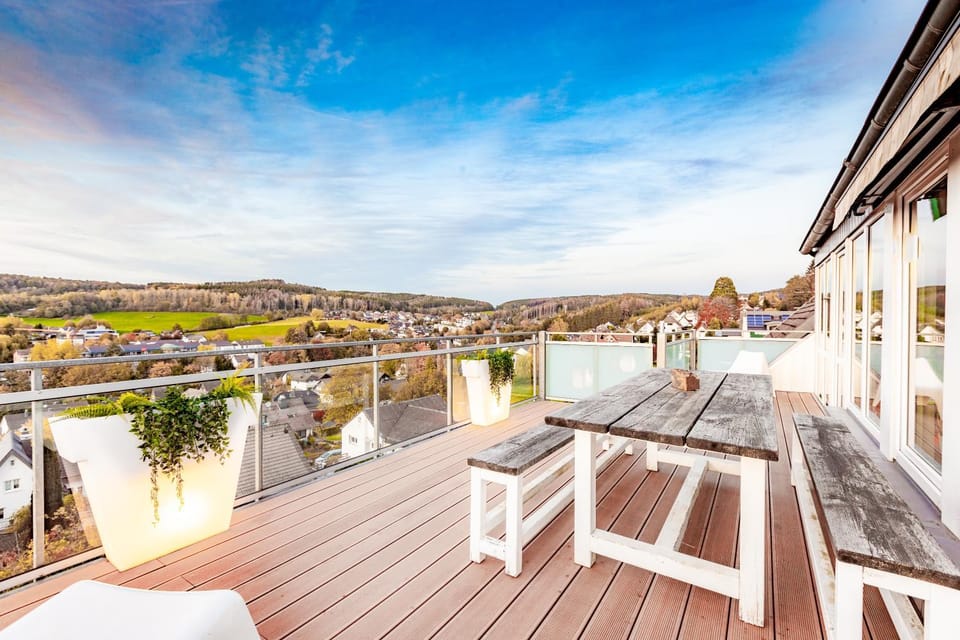 Patio, Balcony/Terrace, City view, Street view, Sunrise, Sunset