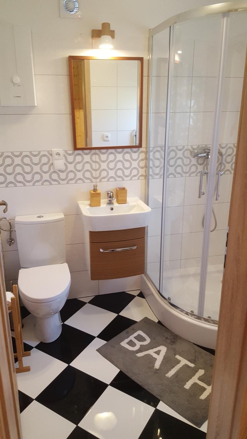 Shower, Toilet, Bathroom, towels