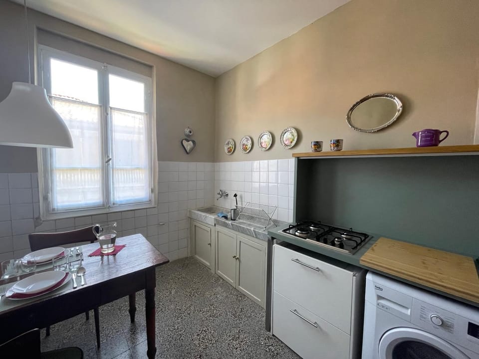 Kitchen or kitchenette, washing machine