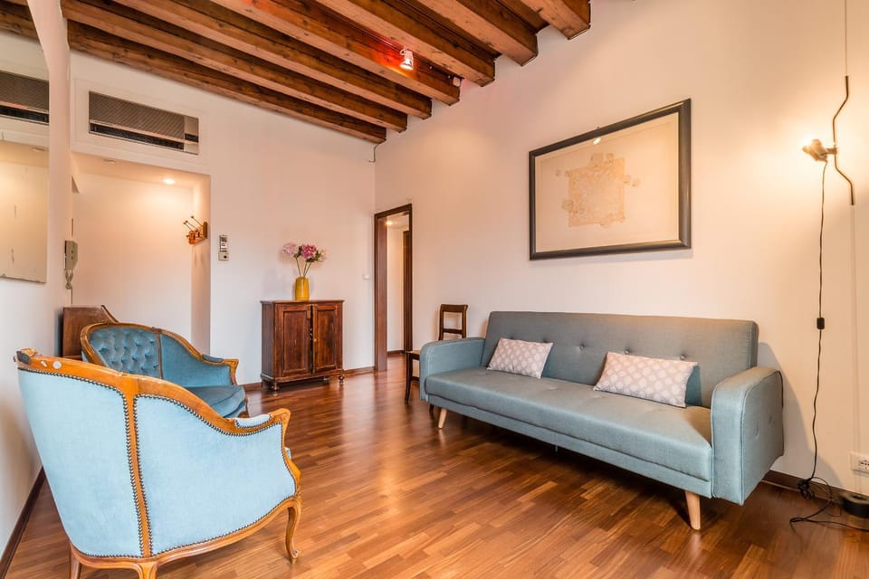 Living room, Photo of the whole room