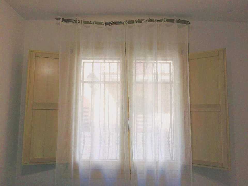 Photo of the whole room, Decorative detail