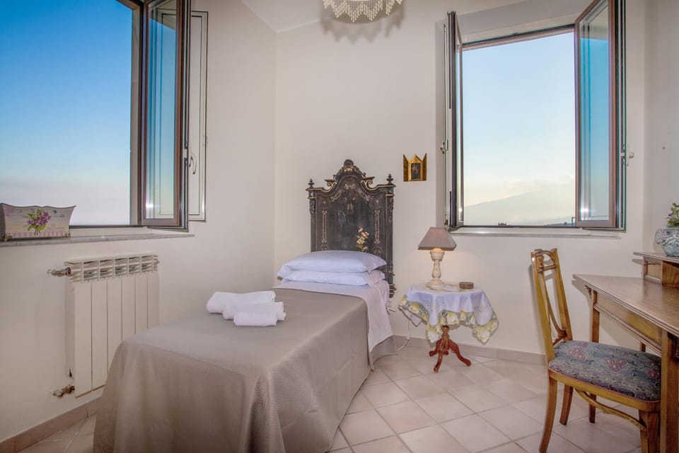 Bedroom, Landmark view, Mountain view, Sea view