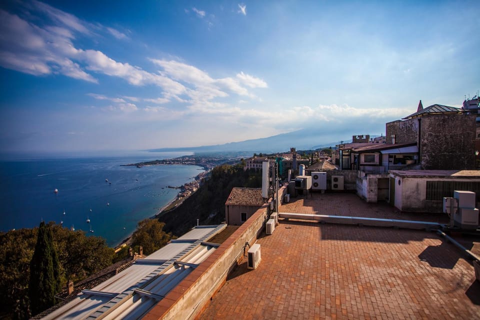Balcony/Terrace, City view, River view