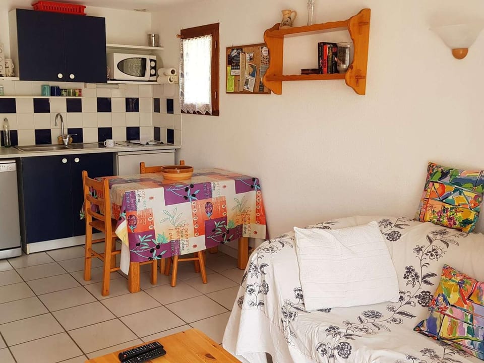 Pavillon 2 pièces avec mezzanine, animaux et parking, proche plage - FR-1-409-95 Villa in Narbonne