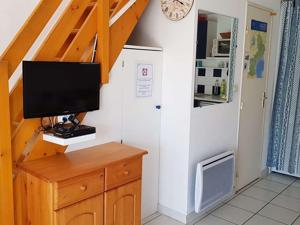 Pavillon 2 pièces avec mezzanine, animaux et parking, proche plage - FR-1-409-95 Villa in Narbonne