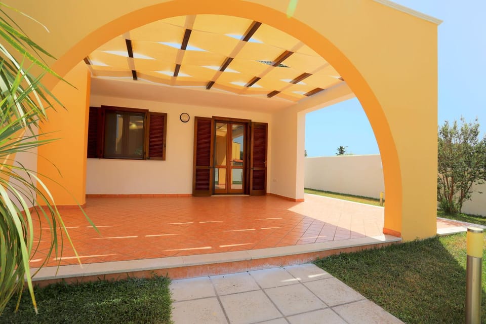 Facade/entrance, Garden