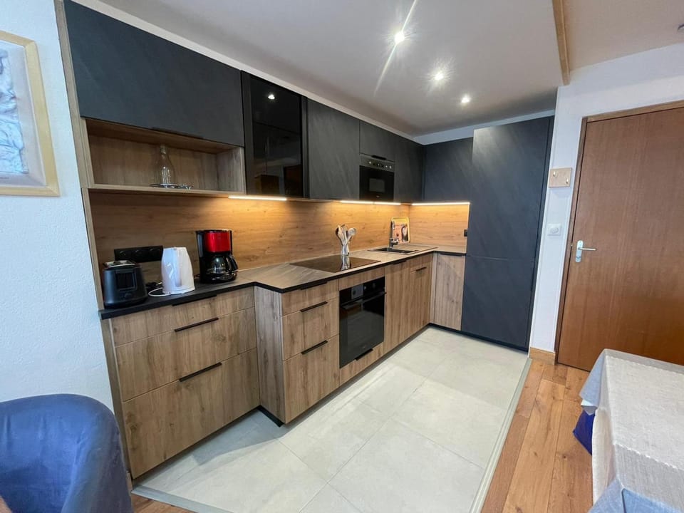 2 pièces rénové au pied des pistes, exposé Sud-Ouest - FR-1-449-10 Apartment in Tignes