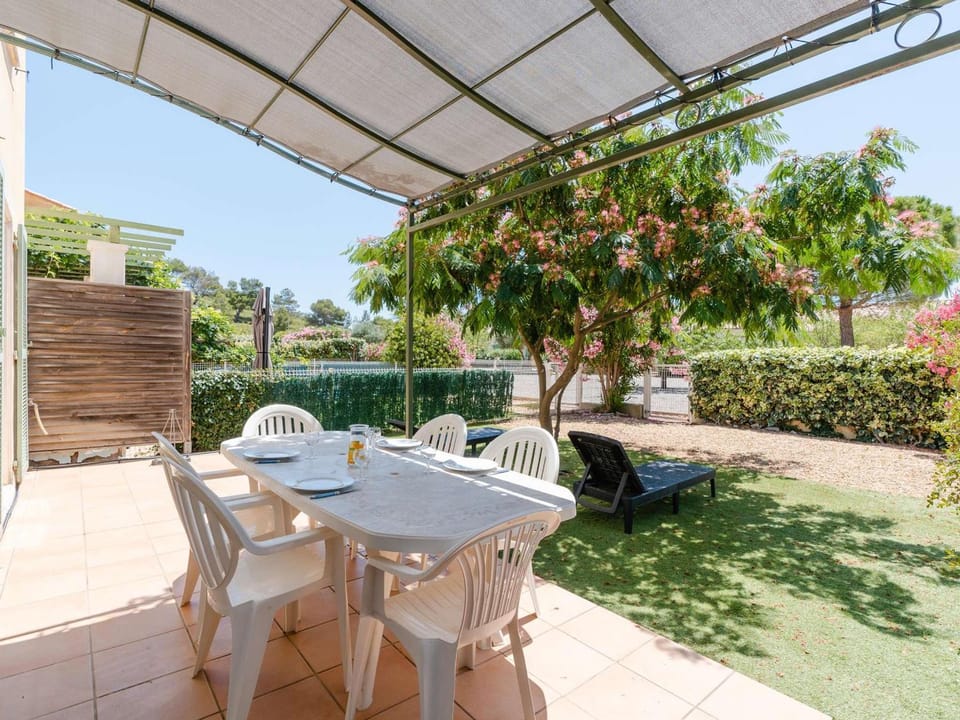 Villa 4 pièces pour 6 personnes avec terrasse, jardin, garage et WIFI à Narbonne-Plage - FR-1-409-136 Villa in Narbonne