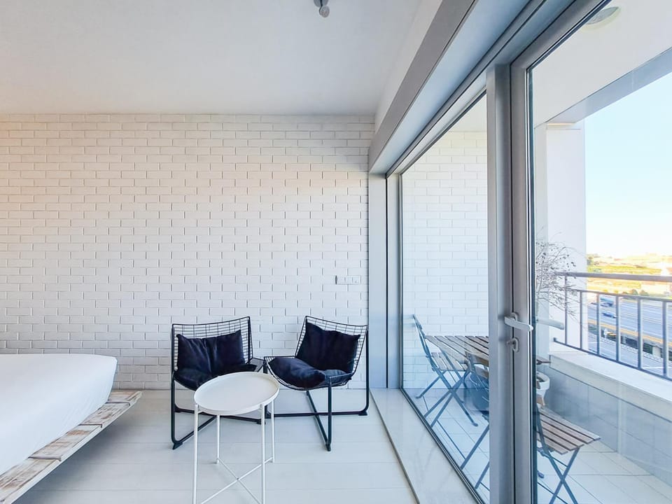 View (from property/room), Balcony/Terrace, Living room, Seating area, Bedroom