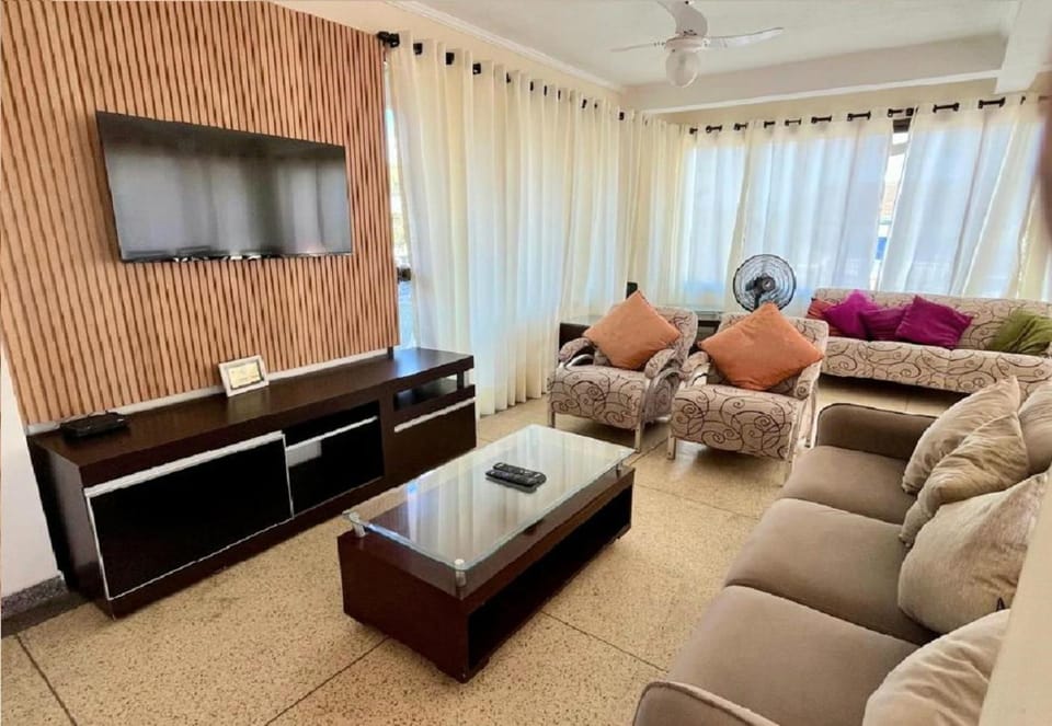 Communal lounge/ TV room, TV and multimedia, Seating area