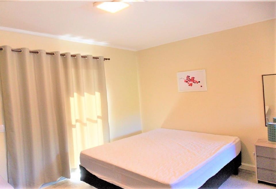 Bed, Bathroom, Photo of the whole room, Bedroom, air conditioner