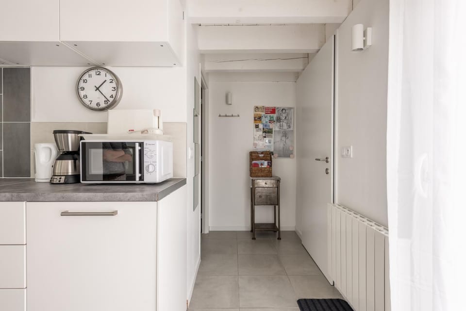 Facade/entrance, Kitchen or kitchenette