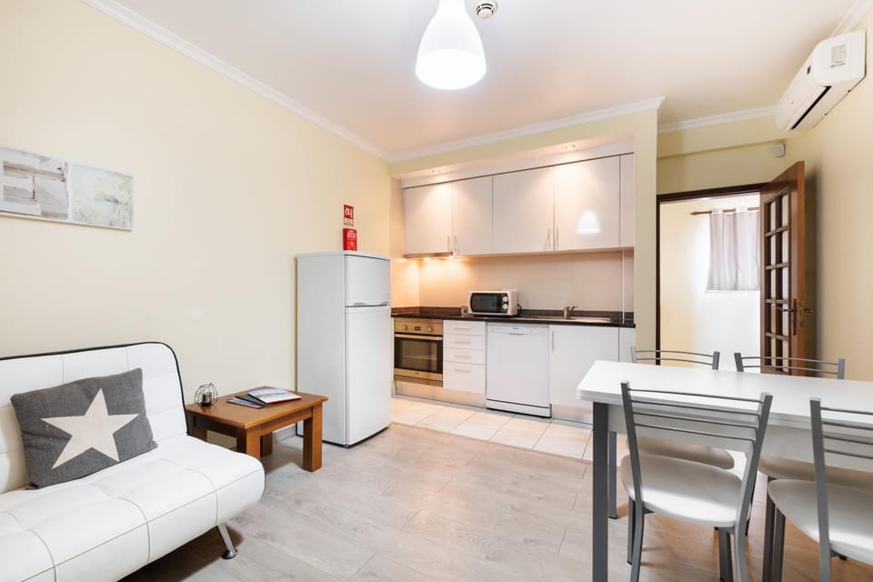 Kitchen or kitchenette, Seating area