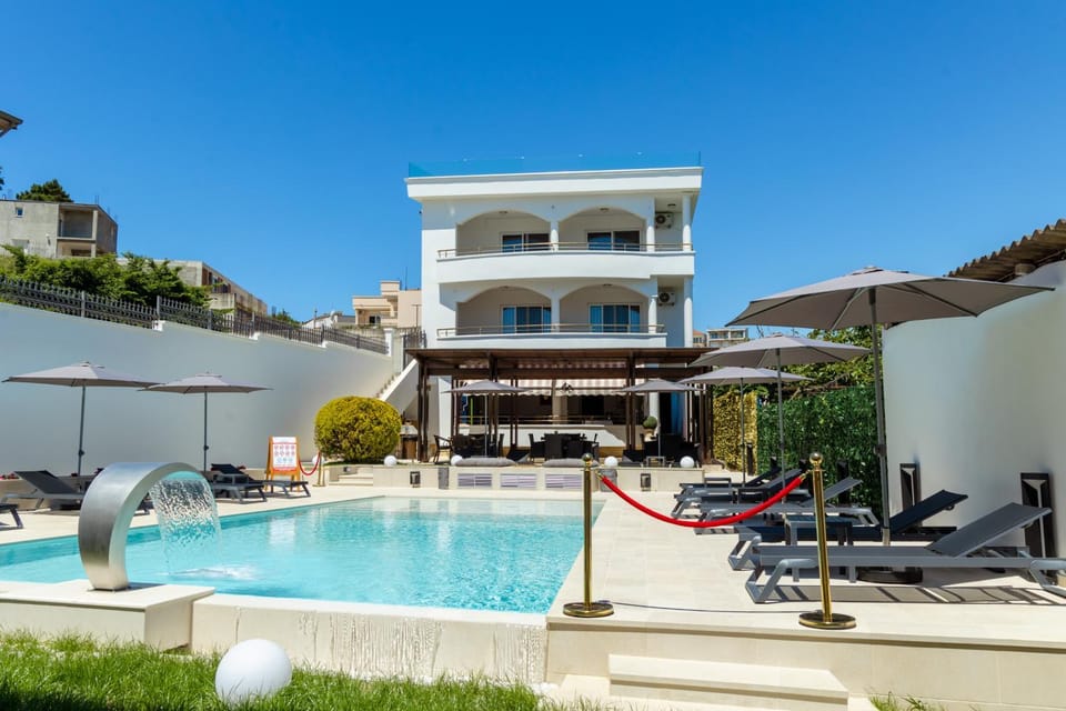 Property building, Patio, Day, Natural landscape, Pool view, Swimming pool, sunbed