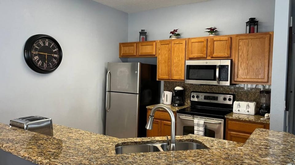 Your Oasis Awaits! Indulge at Florida Hideaways 4BD Pool Home House in Kissimmee