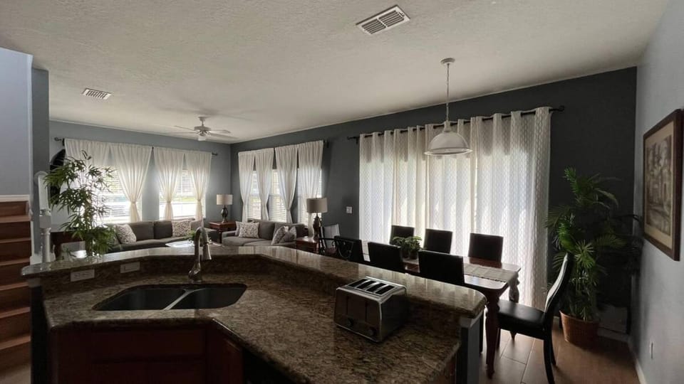 Your Oasis Awaits! Indulge at Florida Hideaways 4BD Pool Home House in Kissimmee