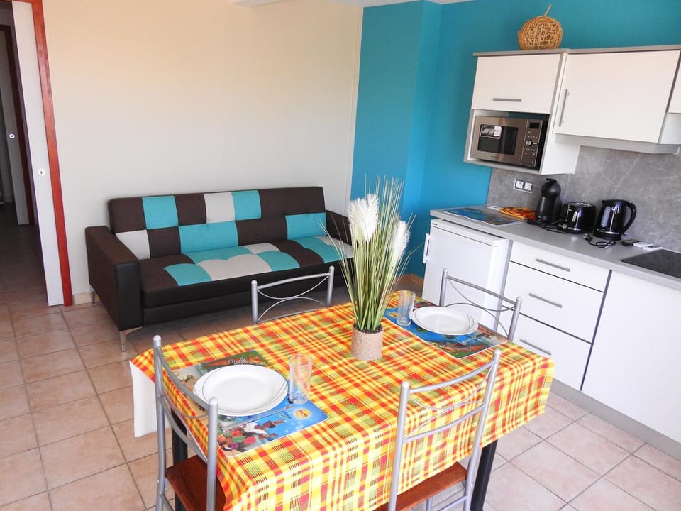 Kitchen or kitchenette, Living room, Dining area