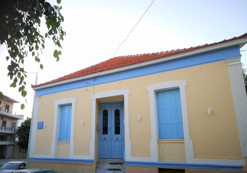 Facade/entrance, Day, City view, Street view