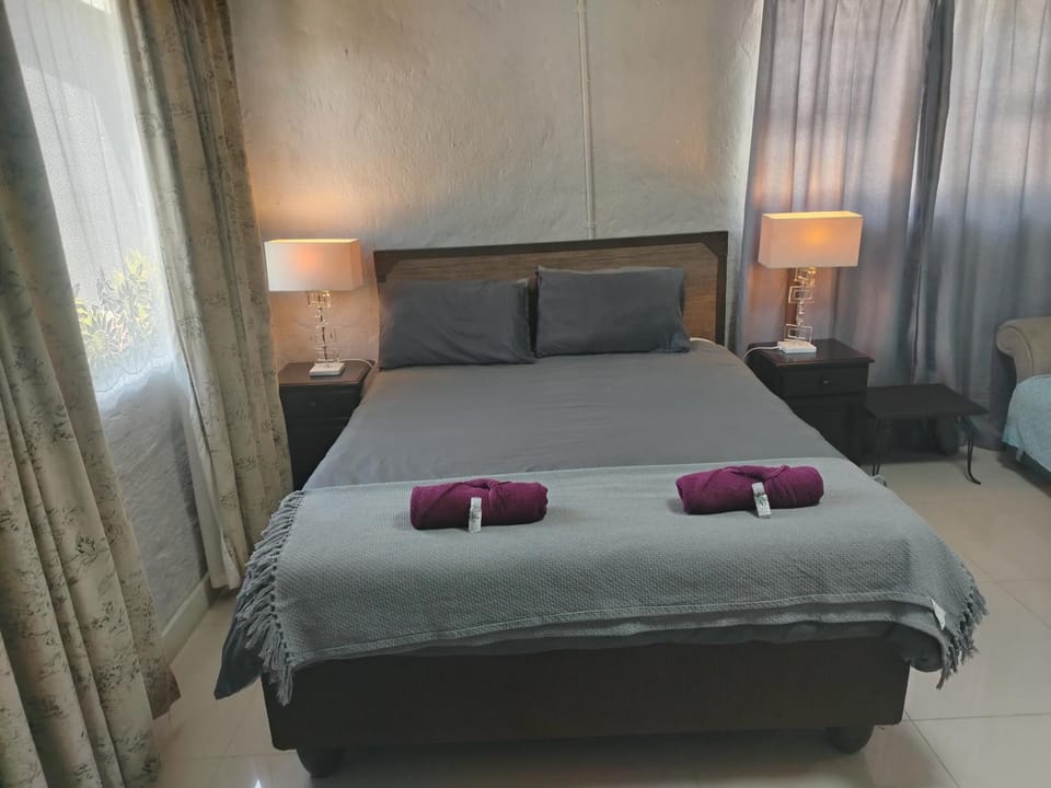 Roots Self Catering Twin Unit 1 Apartment in Port Elizabeth