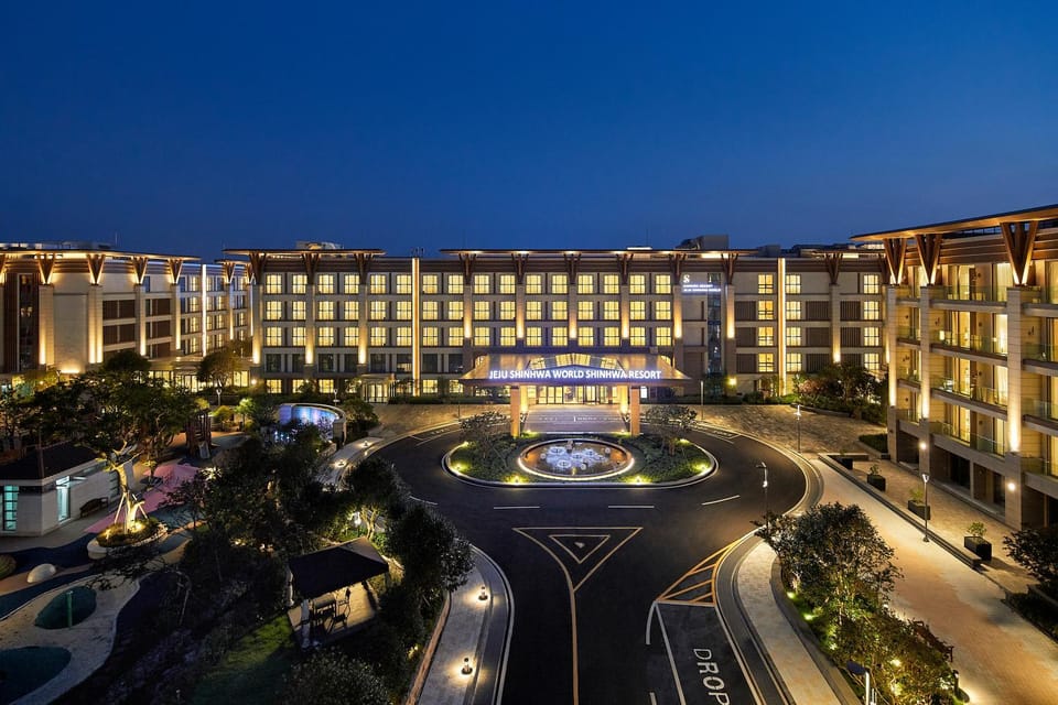 Property building, Facade/entrance, Night