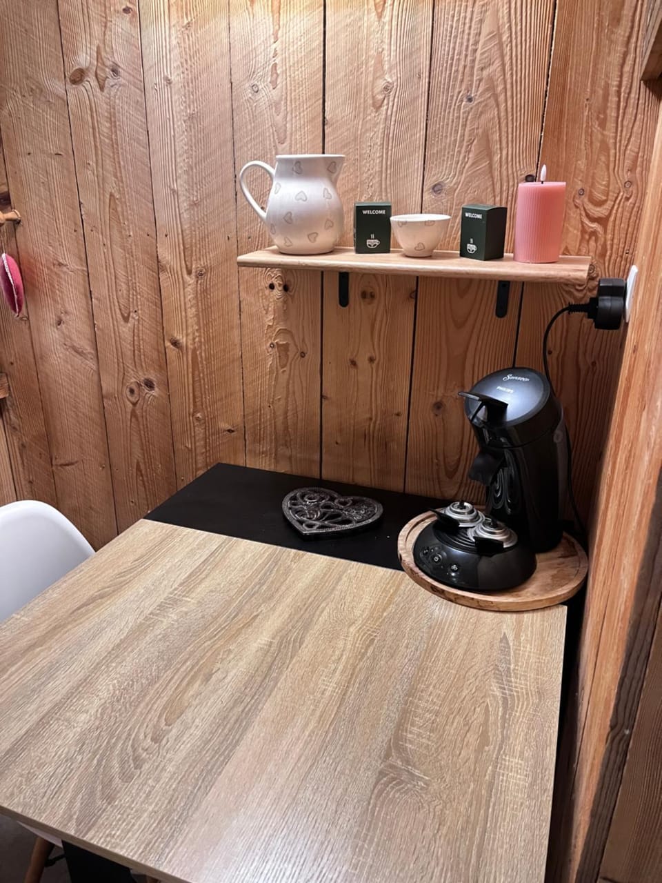 Coffee/tea facilities, Kitchen or kitchenette, Dining area
