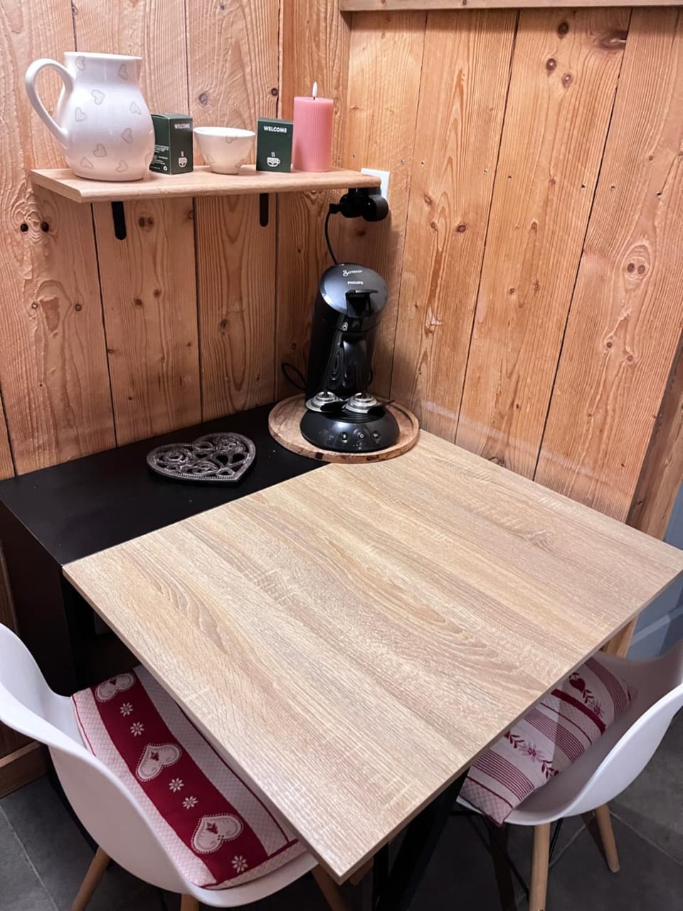 Coffee/tea facilities, Kitchen or kitchenette, Dining area