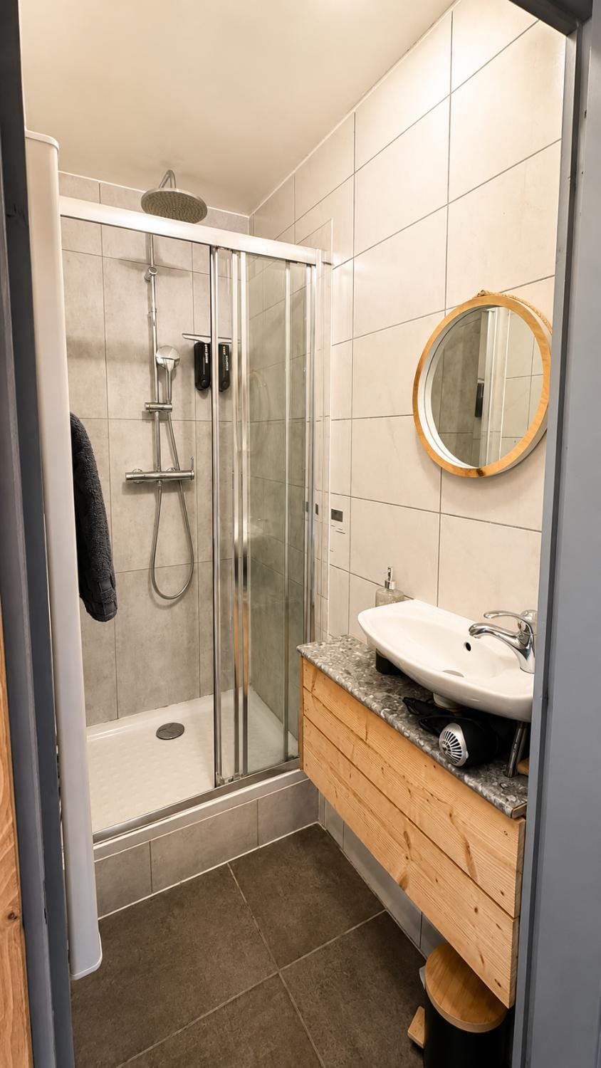 Bathroom, hair dryier, towels