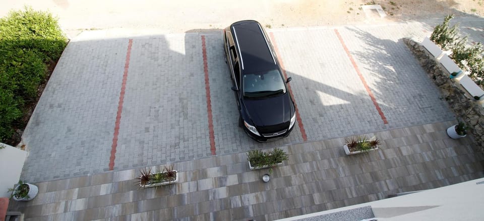 Bird's eye view, Parking