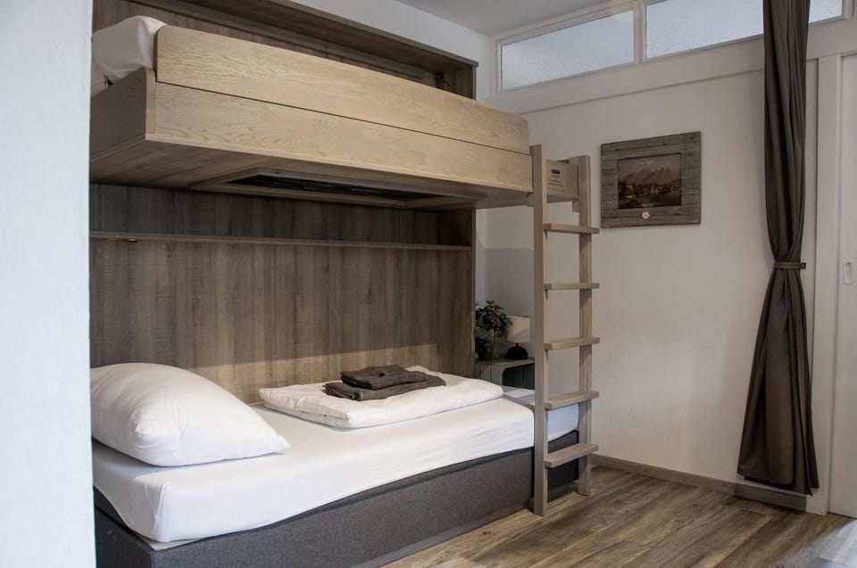 Living room, Seating area, bunk bed