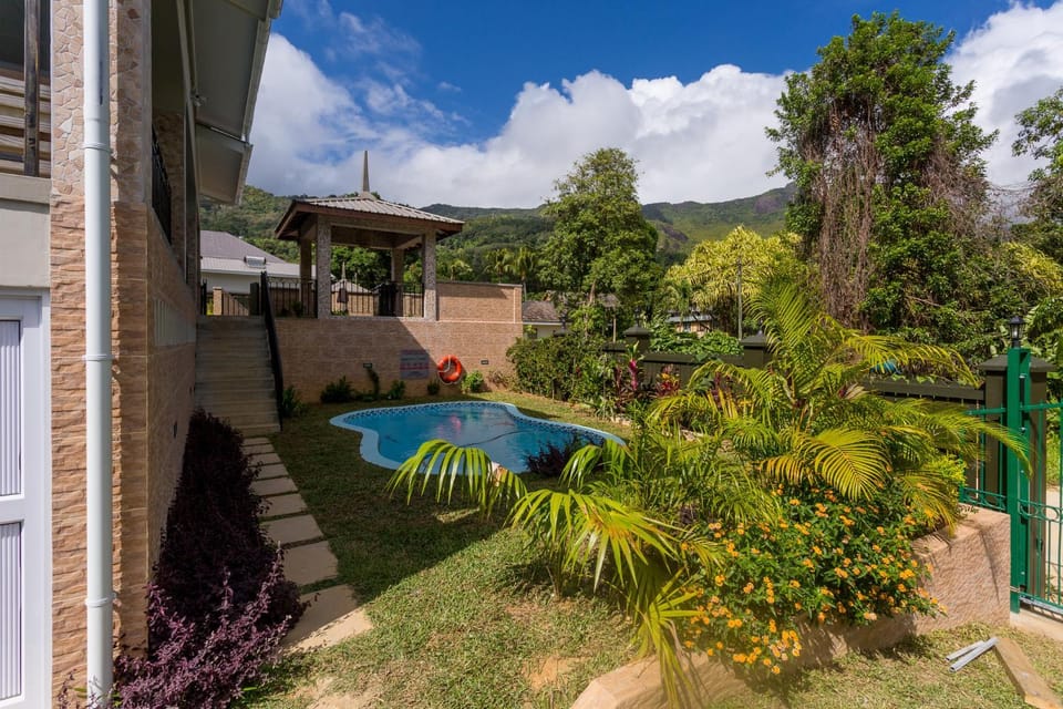 Property building, Garden, Garden view, Pool view, Swimming pool