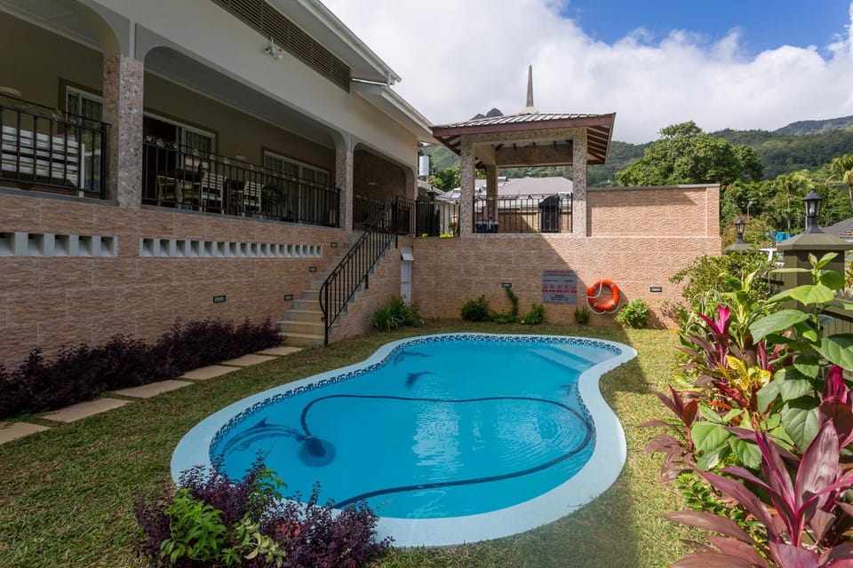 Property building, Mountain view, Pool view, Swimming pool