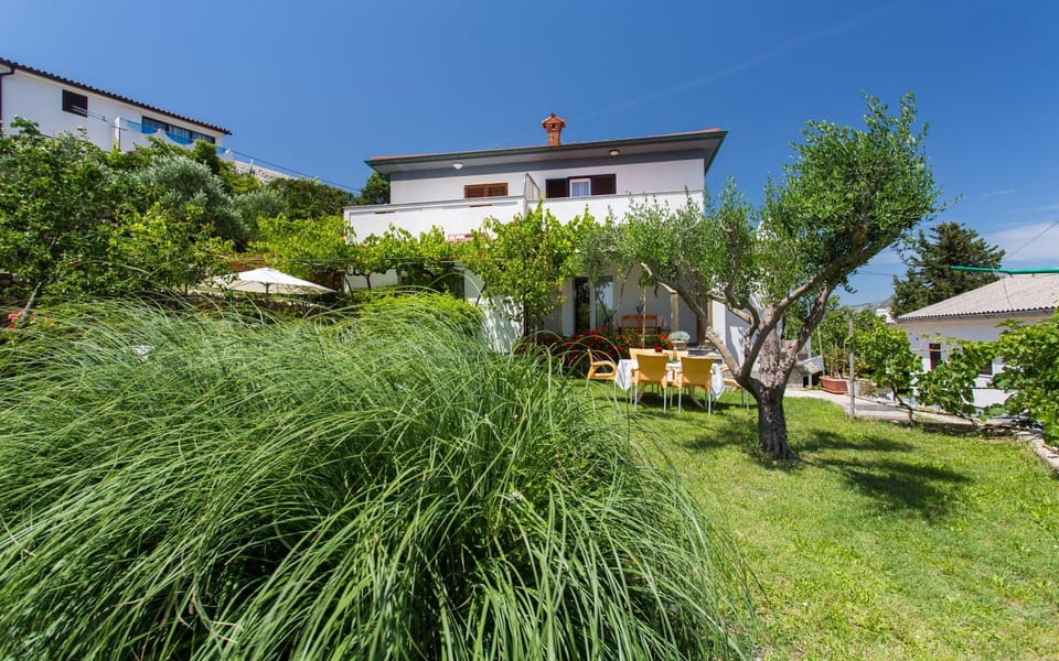Property building, Garden, Garden, Balcony/Terrace