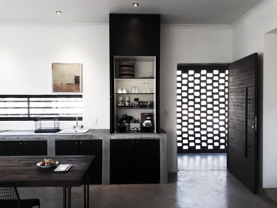 Facade/entrance, Kitchen or kitchenette