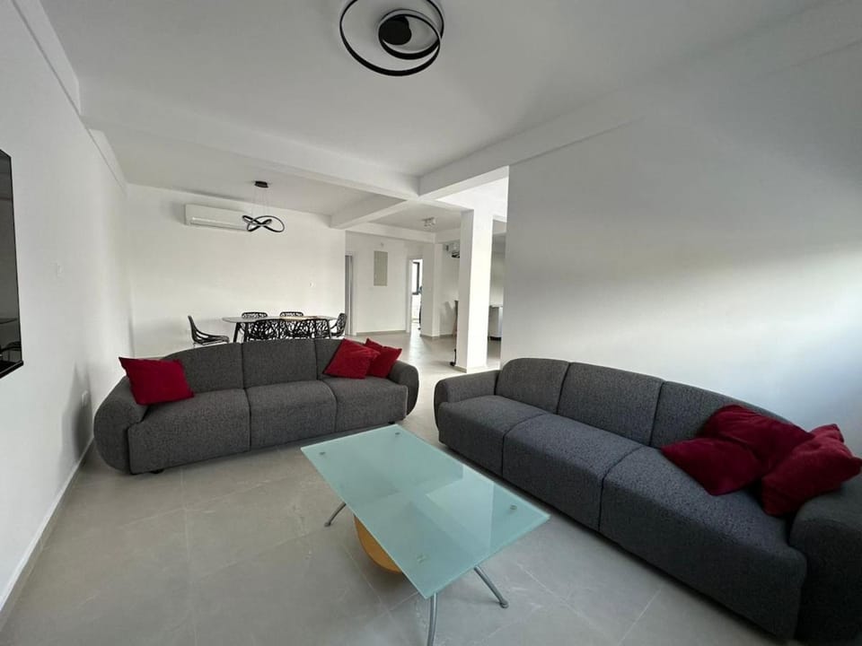 TV and multimedia, Living room, Seating area, air conditioner