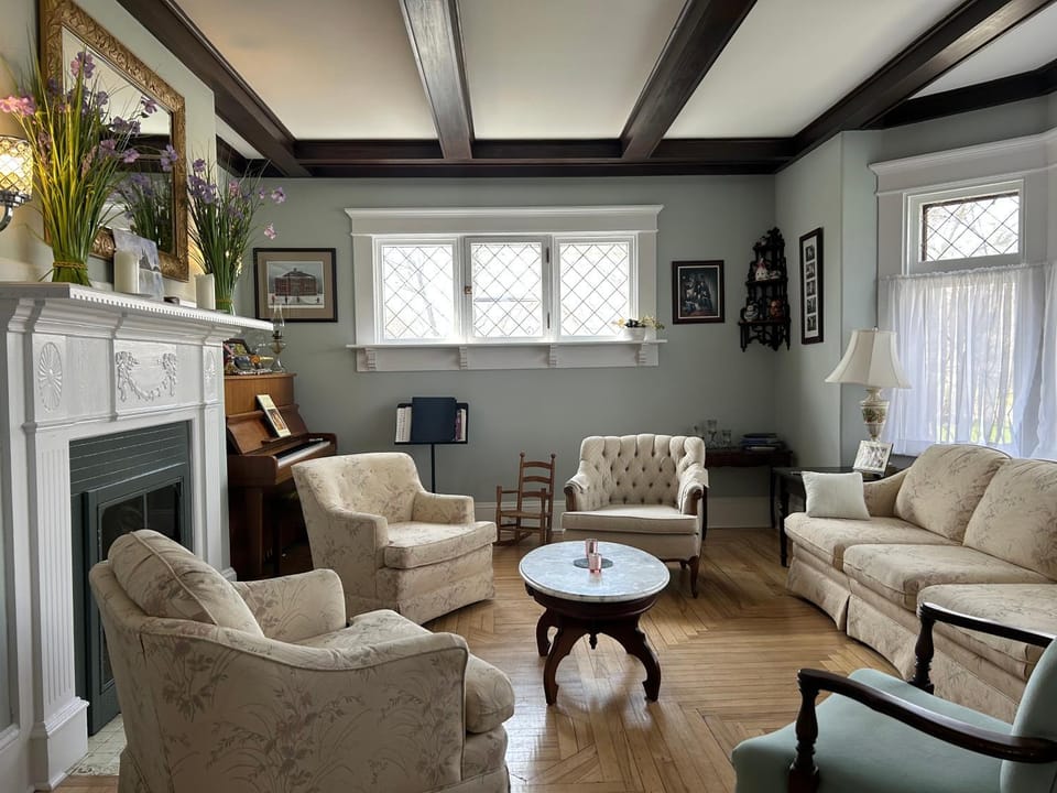 Living room, Seating area
