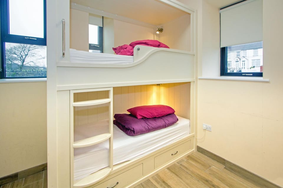 Bedroom, On site, bunk bed