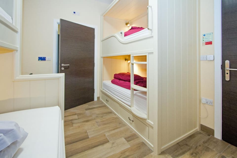 Bedroom, On site, bunk bed