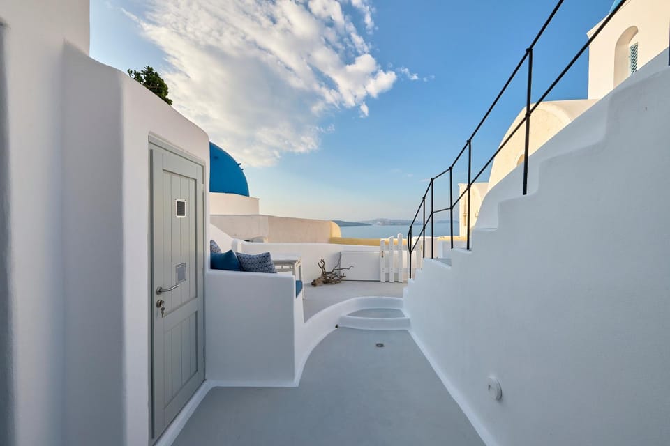 Facade/entrance, Sea view
