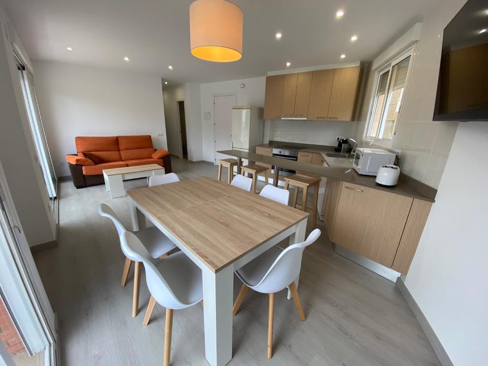 Kitchen or kitchenette, Living room, Dining area, oven
