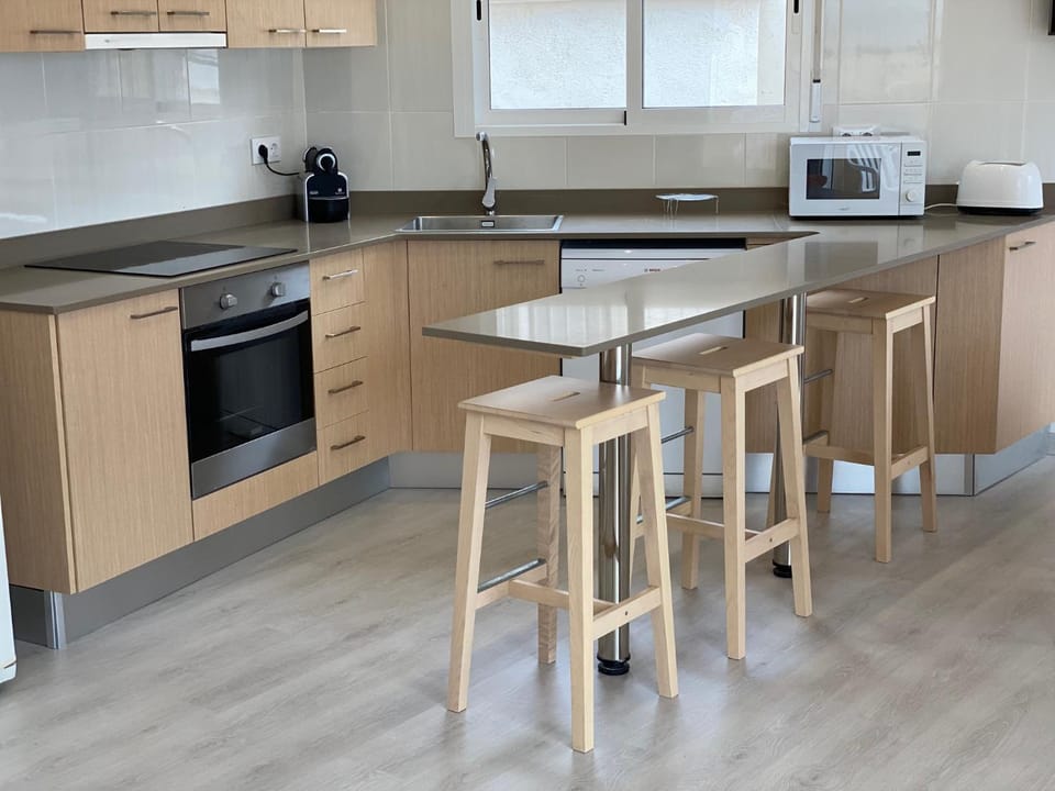 Kitchen or kitchenette, Dining area, dishwasher, oven, stove, toaster