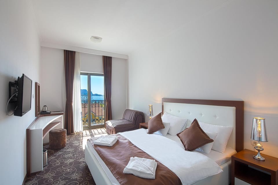 Photo of the whole room, Sea view