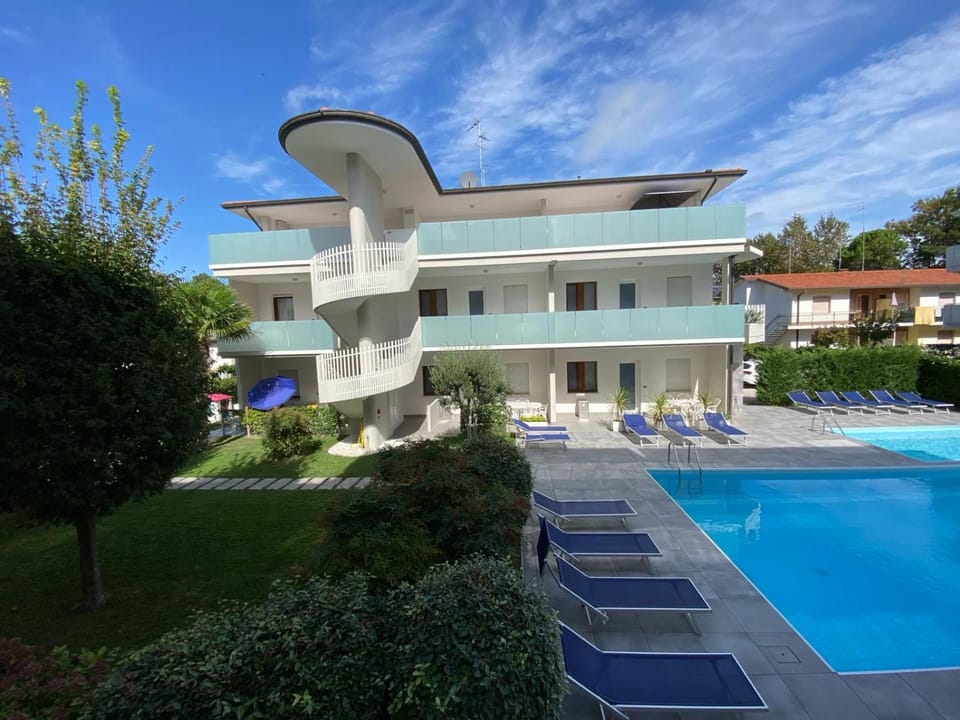 Property building, Swimming pool