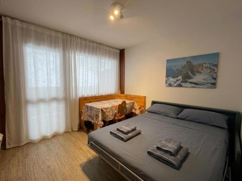 Bed, Seating area