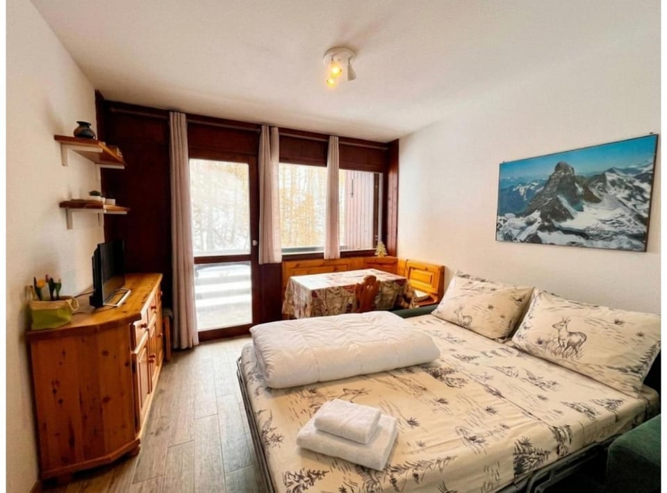 Bed, Living room