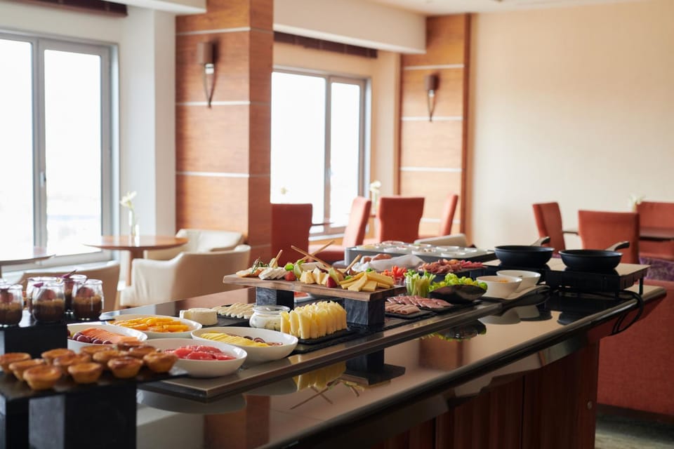Lounge or bar, Buffet breakfast