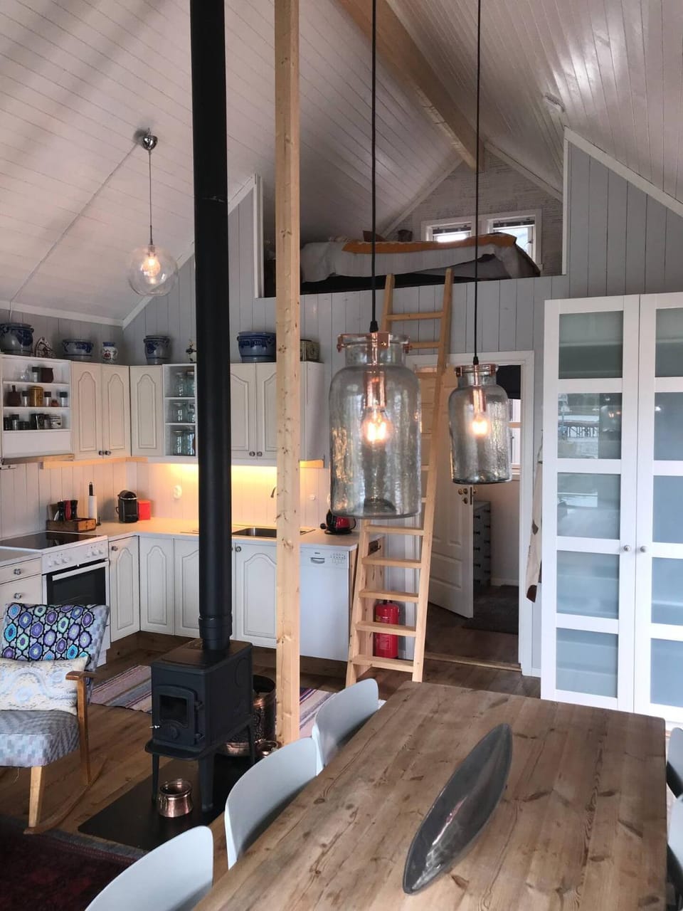 Kitchen or kitchenette, Dining area, fireplace