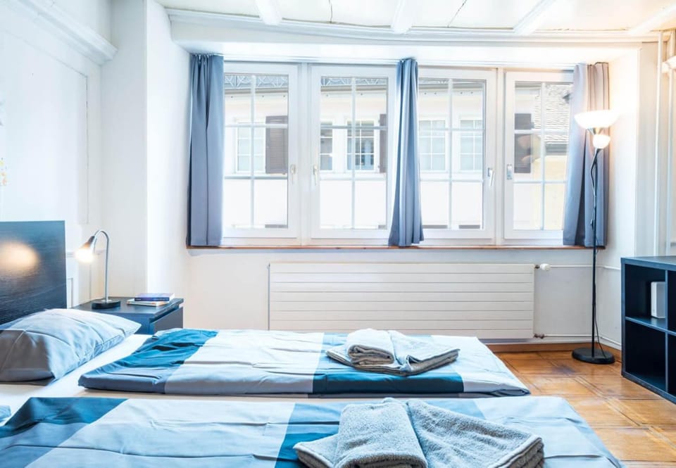Bed, towels
