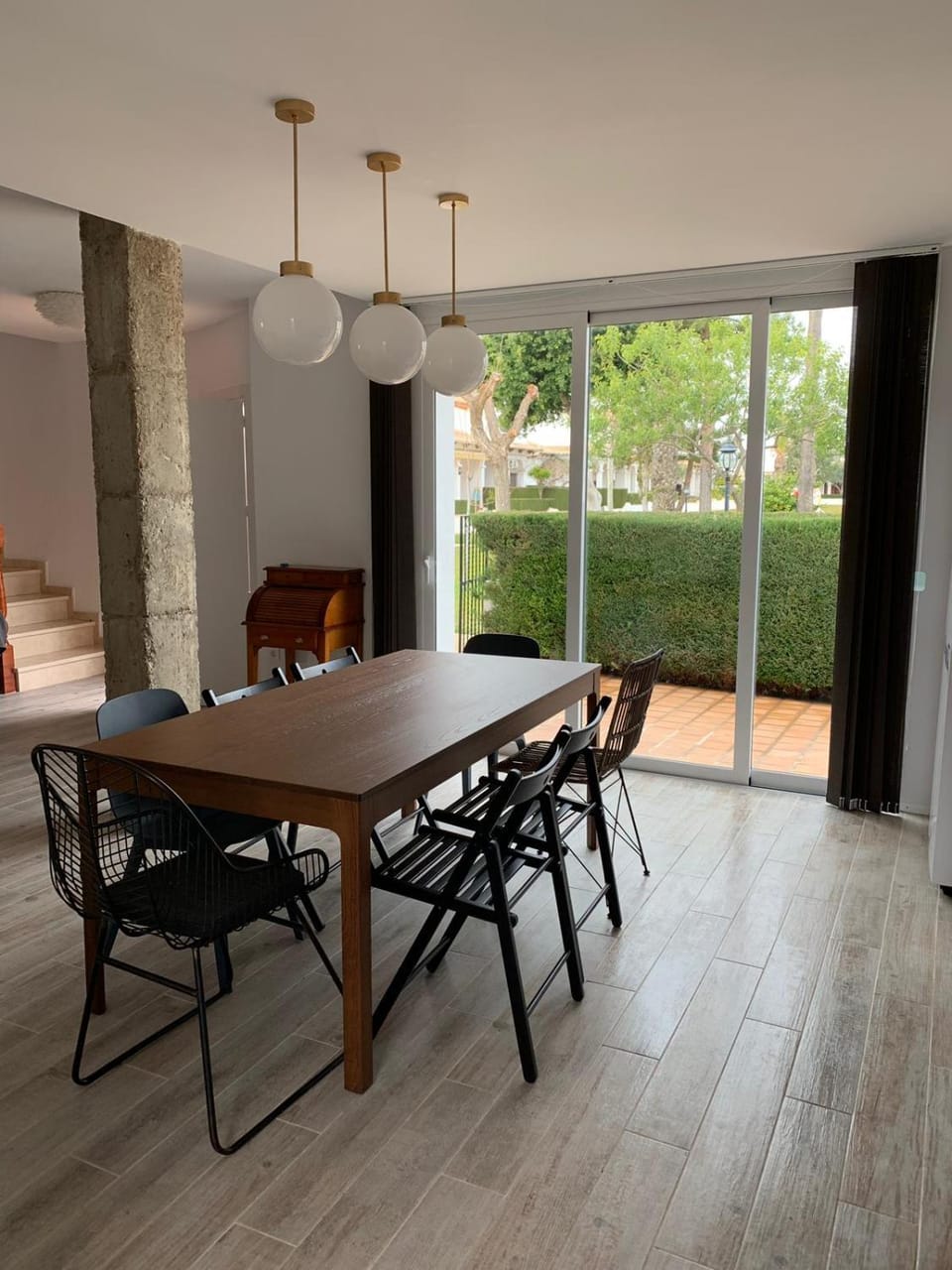 Photo of the whole room, Dining area